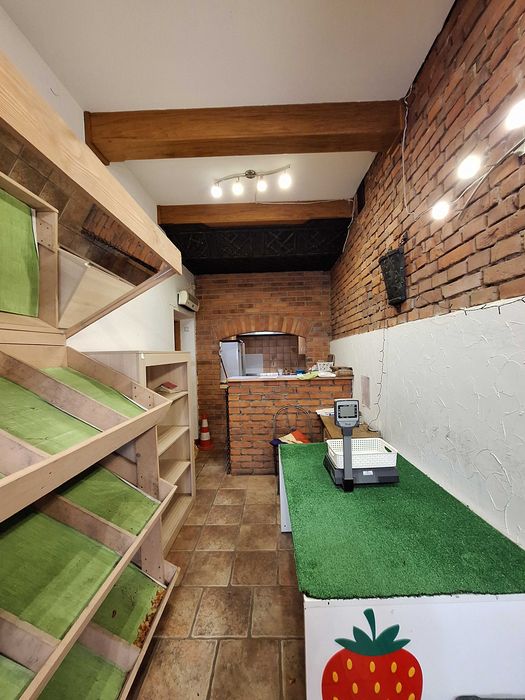 Wynajme lokal handlowo-usługowy lub gastronomiczny w centrum Czechowic, istnieje możliwość sprzedaży lokalu