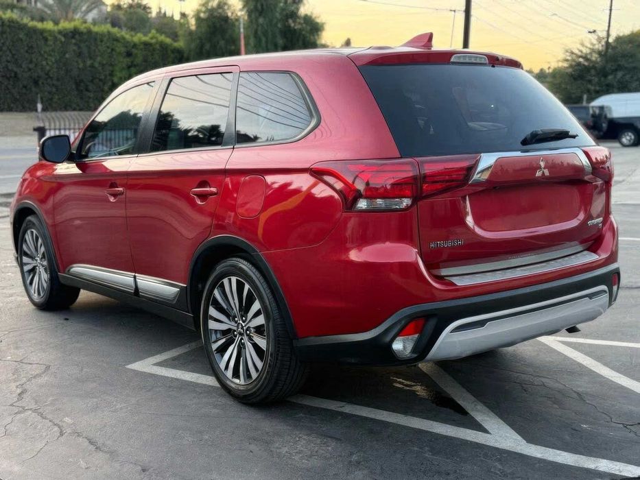 Mitsubishi Outlander SEL      2020