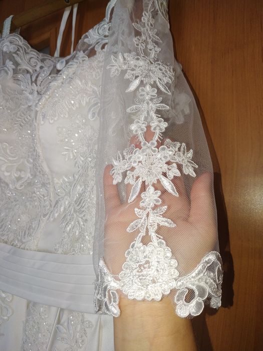 Весільна сукня. Атлас