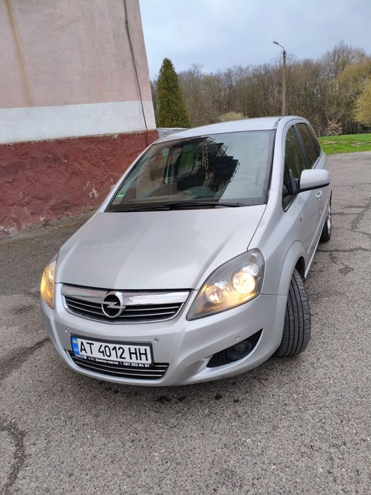 Продам автомобіль Opel Zafira B