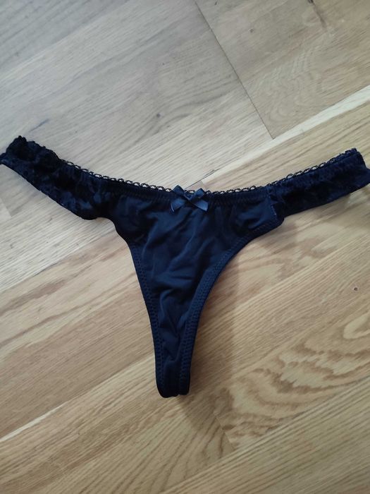 Czarne stringi i figi