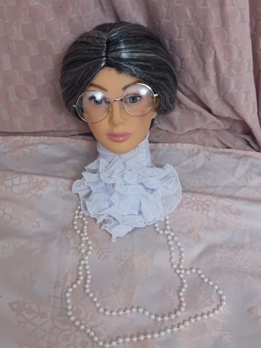 Strój przebranie akcesoria do stroju babci peruka okulary żabot korale