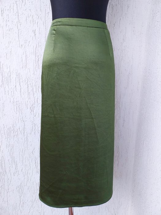 Długa spódnica satynowa w roz L/XL.