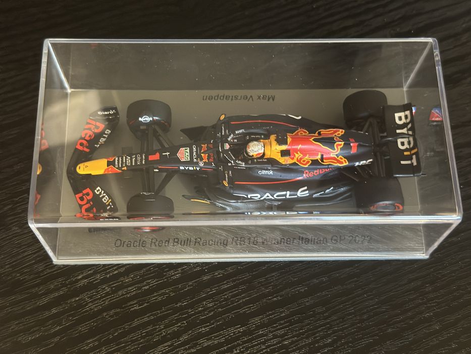 Model bolidu 1:43 RB 18