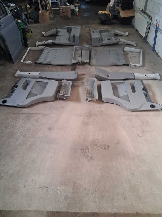 vw t5 wnerze do czrawelle na dwoje drzwi suwane tapicerki itp