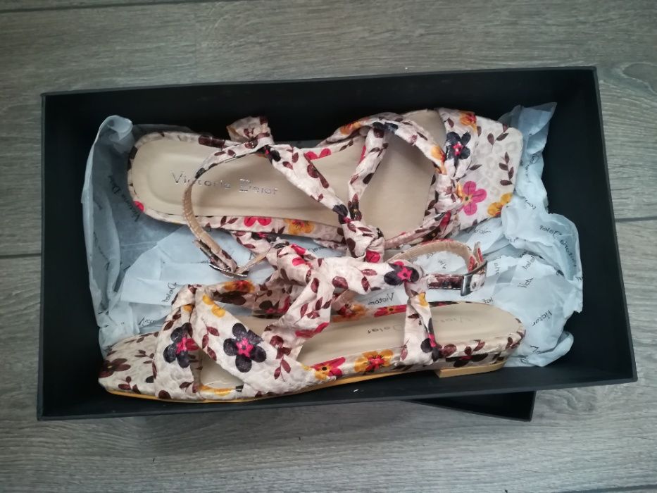 Sandálias Victoria Delef 38