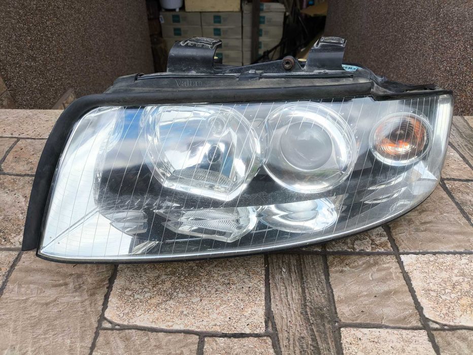 Lampa Przednia Lewa Valeo Audi A4 B6