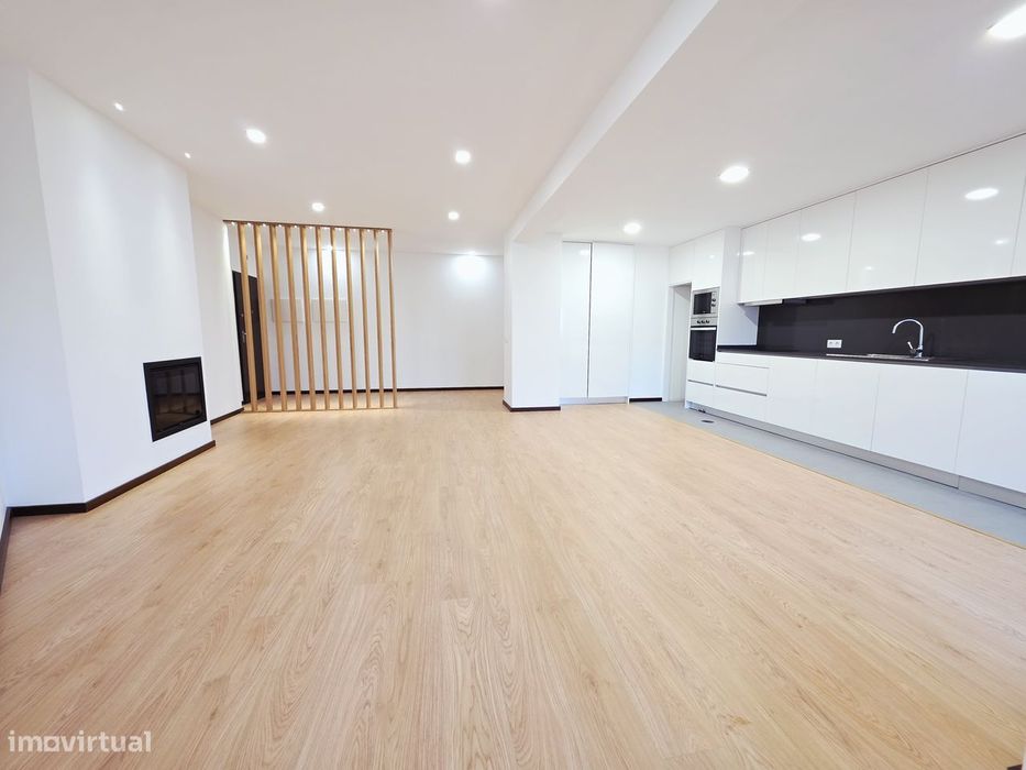 Vende-se T3 semi-novo com 1 ano de uso centro de Oliveira de Azeméis