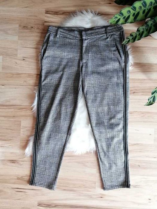 Śliczne eleganckie spodnie 46 XXL w kratkę z lampasami must have viral