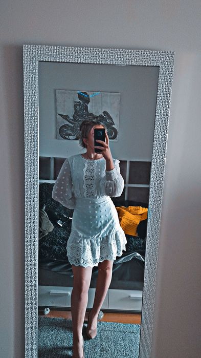 Biała sukienka Simplee