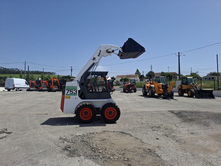 Mini carregadora Bobcat 753