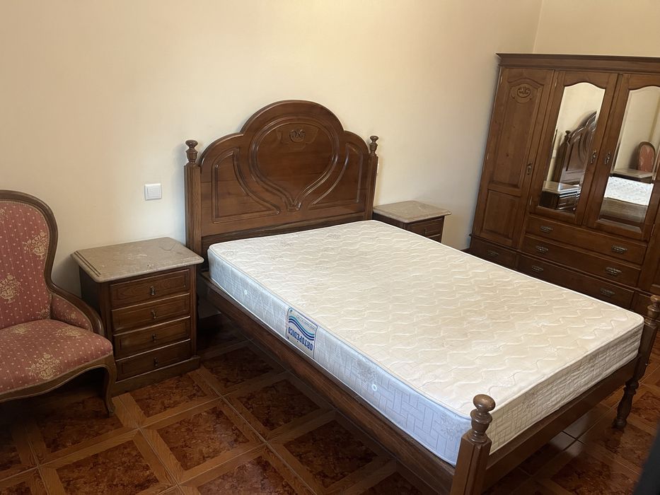 Mobília de Quarto Casal Completo - Cama / Armário / Cómoda / Mesinhas