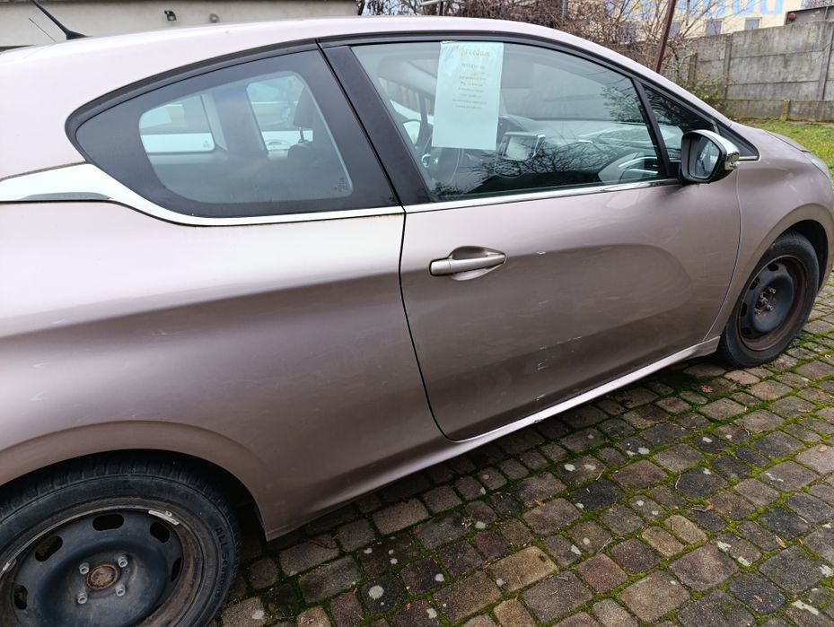 Peugeot 208 bardzo dobry stan