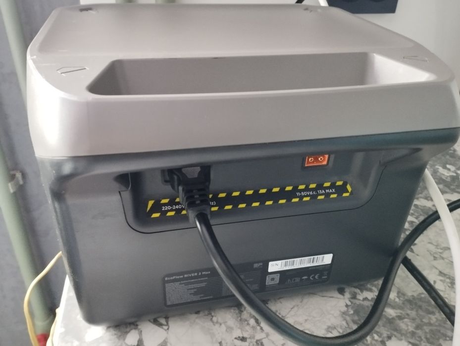 Зарядная станцыя "ECO  FLOW RIVER 2 Max"