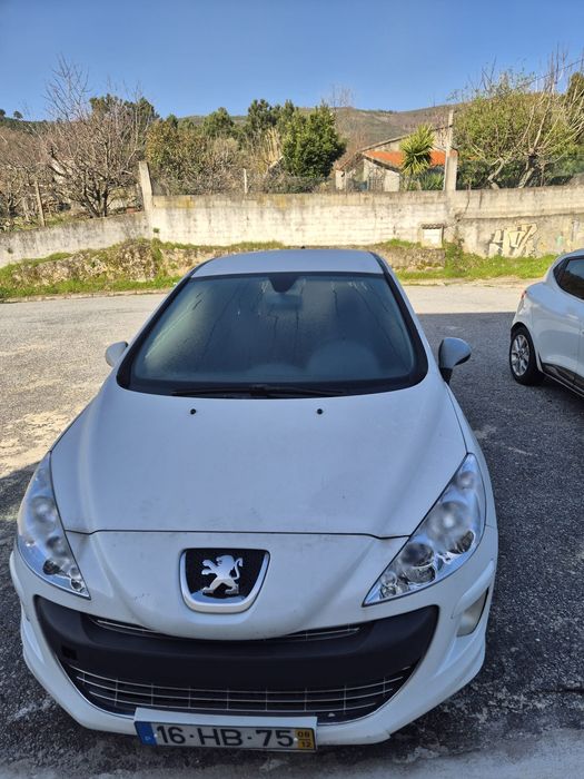 Peugeot todos dias a trabalhar
