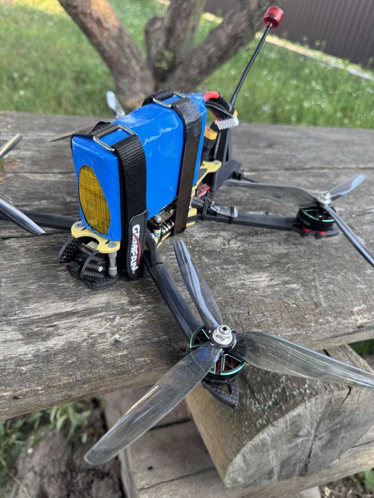 Продам FPV дрон 7" (з акумулятором)