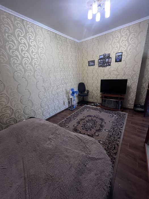 Продаж частини будинку з гаражем та літньою кухнею