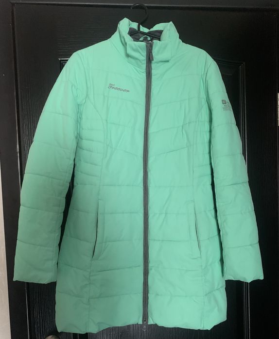 Продам лёгкую и тёплую куртку-пуховик бренда Freever.
