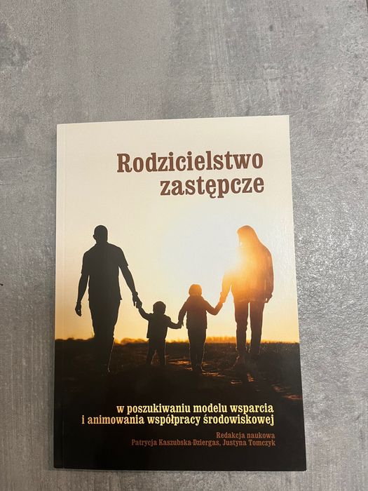 Książka Rodzicielstwo zastępcze
