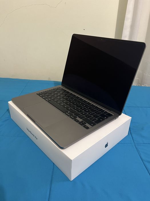 MacBook Air M3 2024