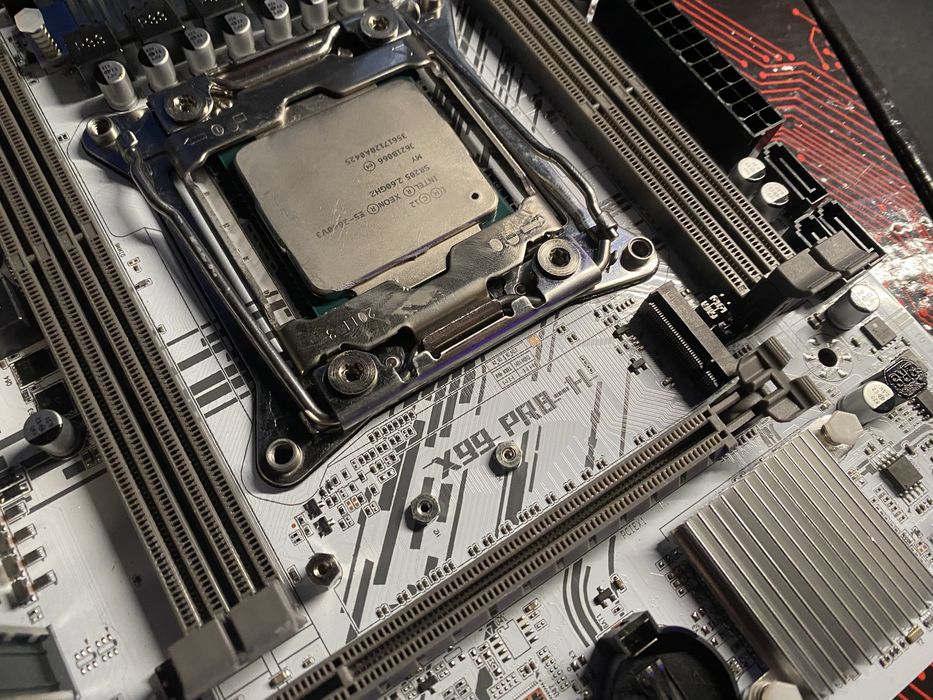 Комплект Xeon материнская + процессор