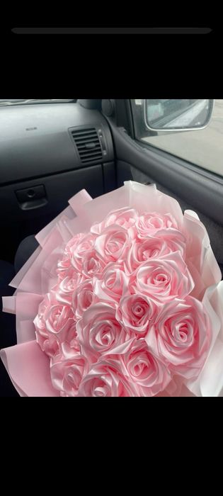 bukiet róż ze wstążki