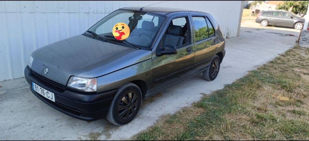 Vendo Renault   Clio impecável sem nada apontar pode trazer mecânico  vendo urgente vou viajar para fora do país