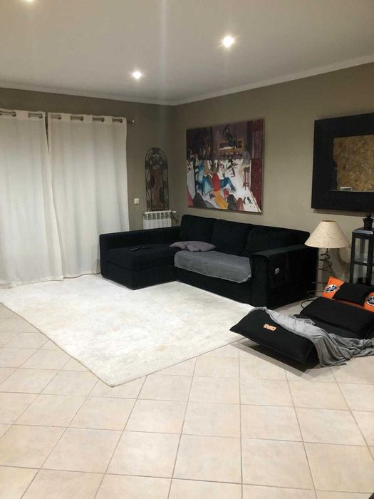 Moradia independente t4 no Carregado