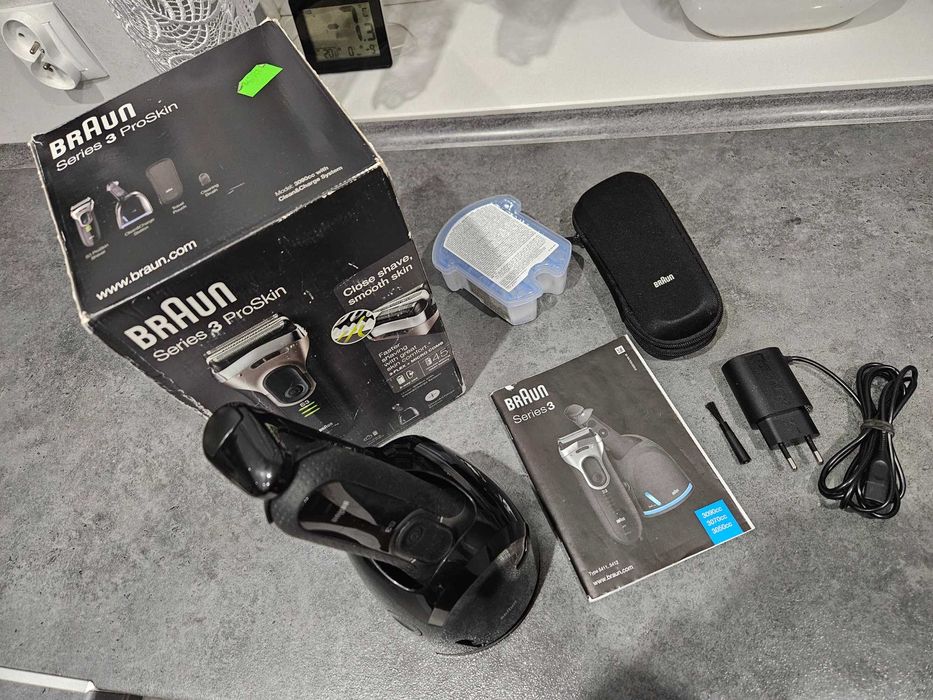 Golarka Braun Series 3 3090cc typ 5411 ze stacją czyszczącą