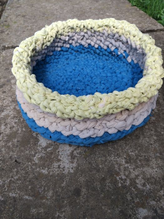 Лежанка для котика чи песика. Корзинка