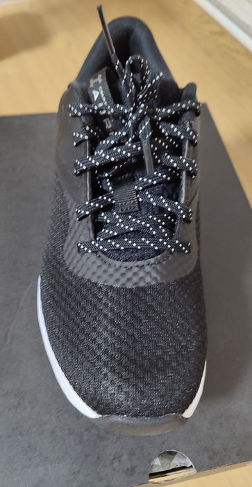 Кросівки жіночі Under Armour, розмір 40