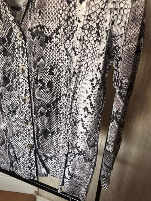 Camisa efeito cobra Stradivarius