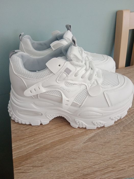 Buty damskie sportowe