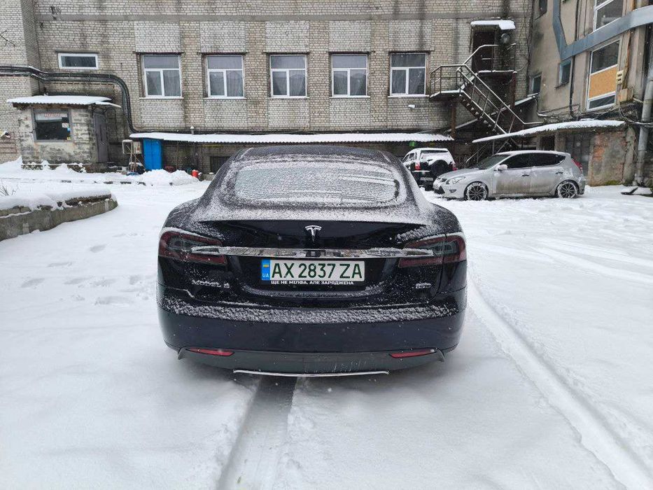 Tesla Model S 85D