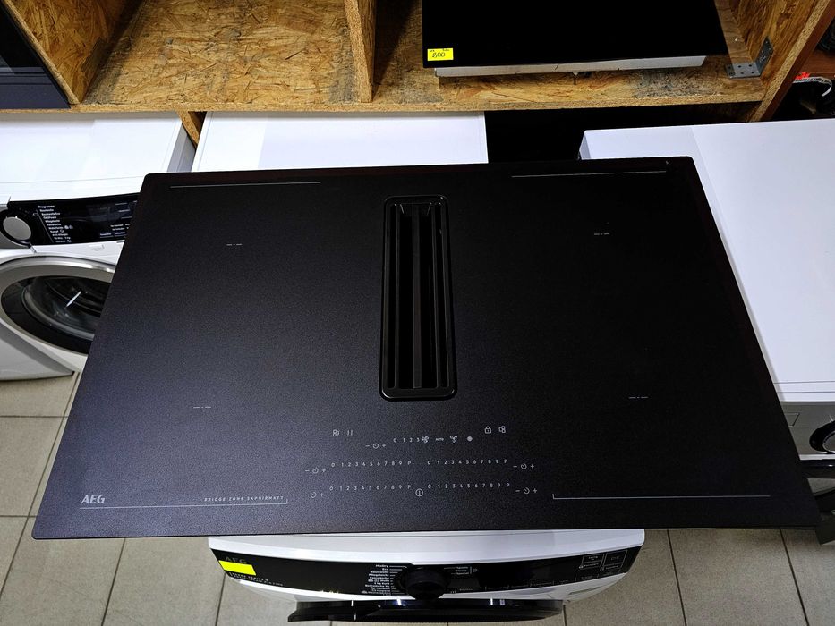 Płyta indukcyjna z zintegrowanym okapem AEG XCD6847CS | rez