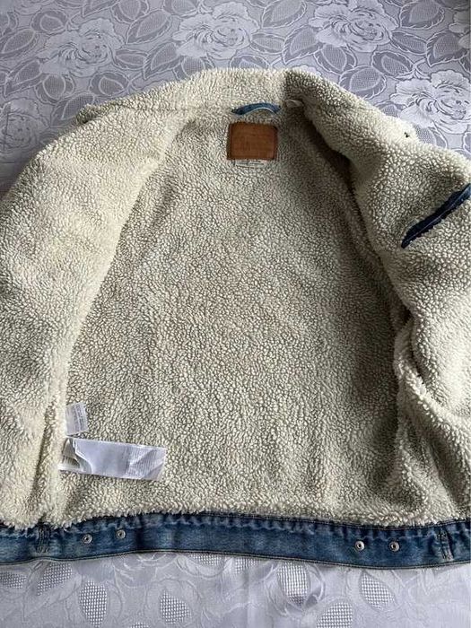 Kurtka zimowa jeansowa ocieplana sherpa Levi’s premium L