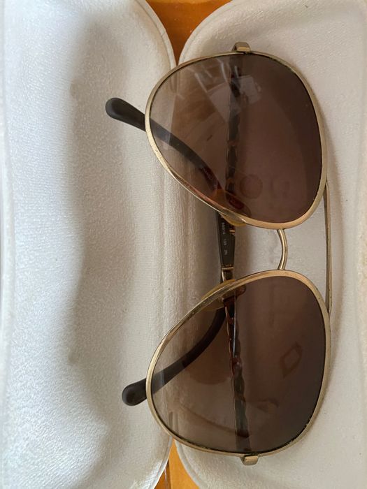 Óculos Chanel dourados