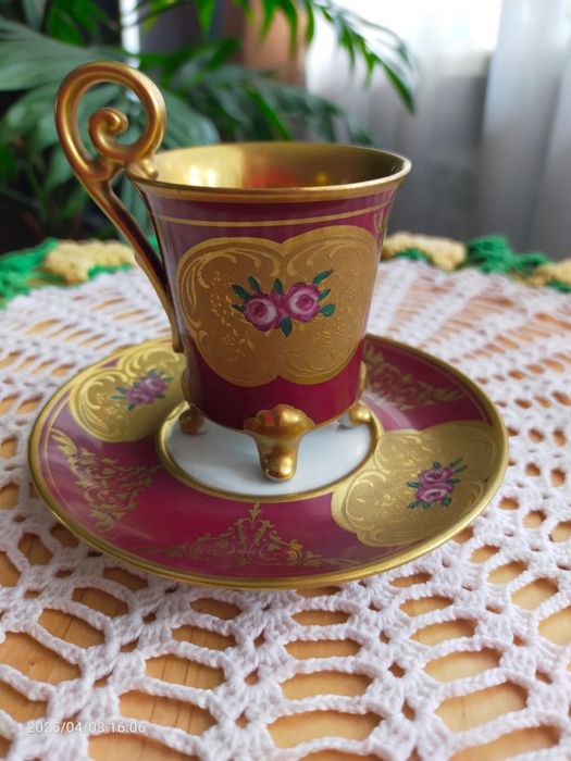 Чашка кофейна з тарілочкою