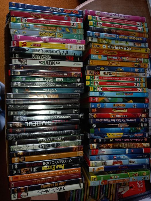 Lote de DVDs, CDs, cassetes e VHS – venda conjunta ou individual
Coleç