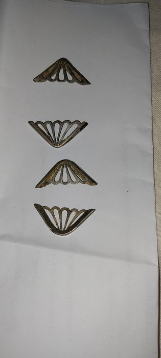 4 cantos em metal com mais de 60 anos para por em cartolina