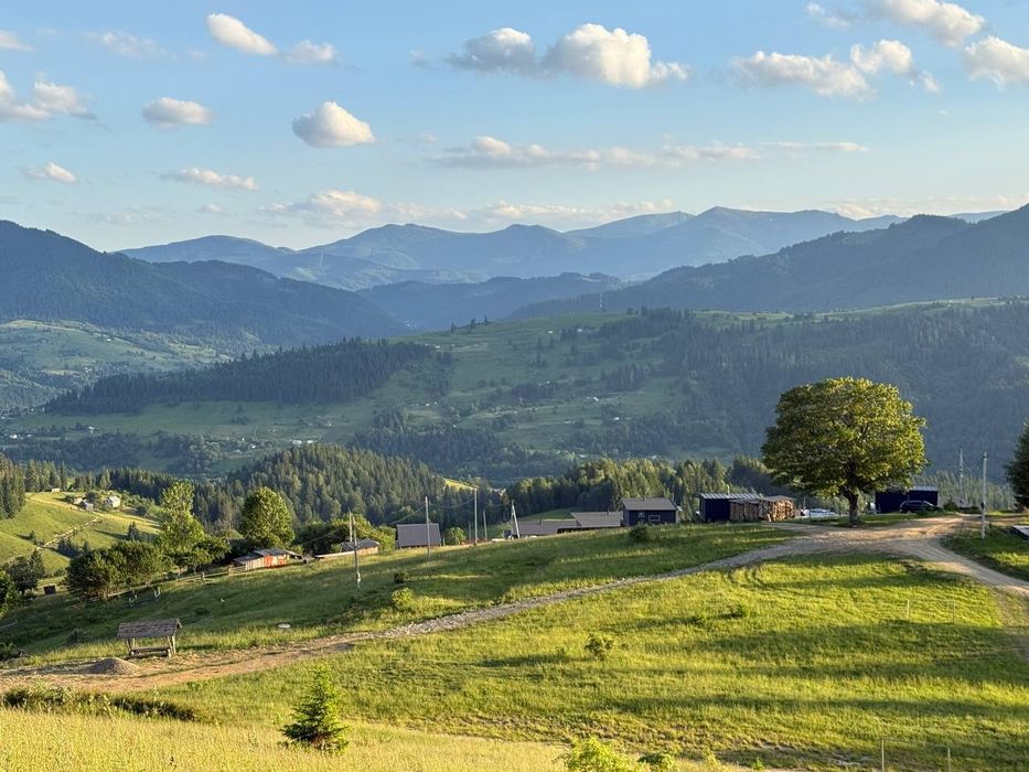 Продаж видової ділянки, поруч комунікації та гарний заїзд