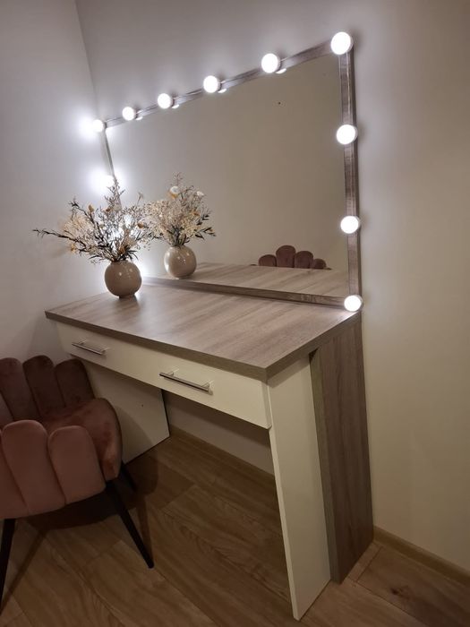 Toaletka z lustrem podświetlane, biurko stolik