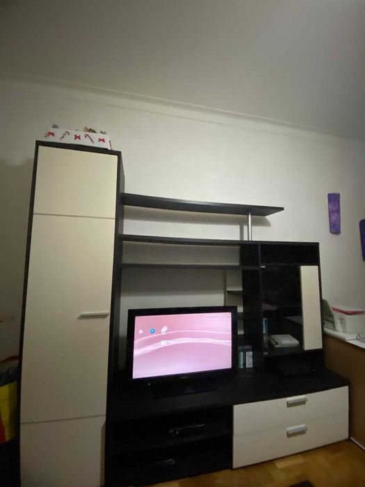 Móvel de sala em bom estado.