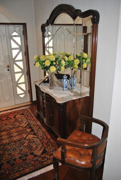 Móvel aparador em madeira maciça