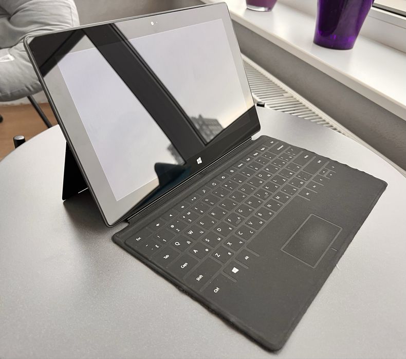 Планшет Microsoft Surface RT 32GB + 2 клавіатури + коробка та зарядний пристрій