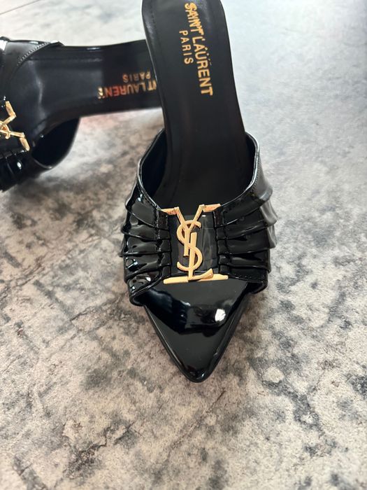 Klapki YSL 39. Czarne