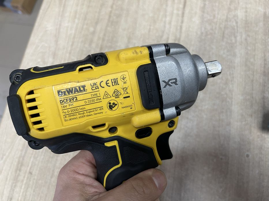 Dewalt DCF892 / безщітковий гайковерт Девольт 1/2» 1084Нм