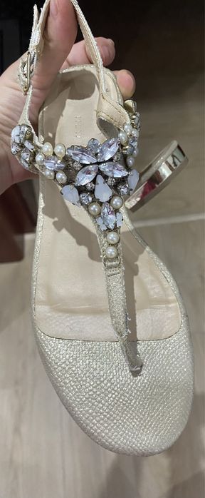 Buty z pięknymi kryształami -Rozniar 36