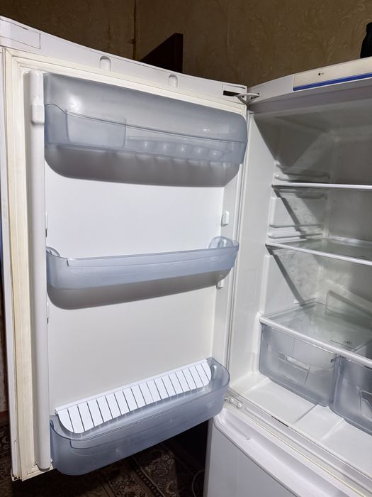 Холодильник INDESIT