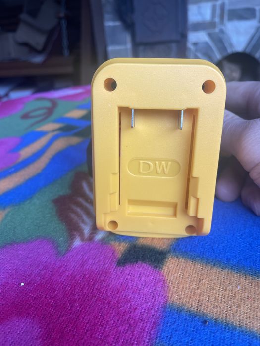 Лампа яскрава прожектор та павербанк на акум dewalt нова якісна надійн